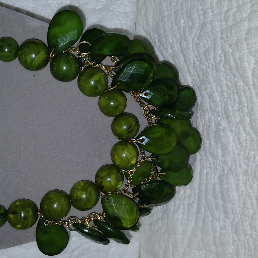 ✨️SOLD✨️Erica Lyons Chic Green Statement Necklace - Picture 2 of 4
